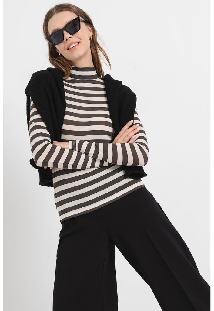 Bluza cu model in dungi si guler inalt-FEMEI/IMBRACAMINTE/Bluze-IMBRACAMINTE/Bluze