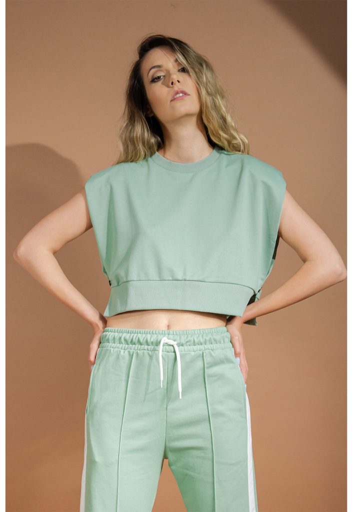 Bluza sport crop fara maneci Zora-FEMEI/IMBRACAMINTE/Hanorace-IMBRACAMINTE/Hanorace