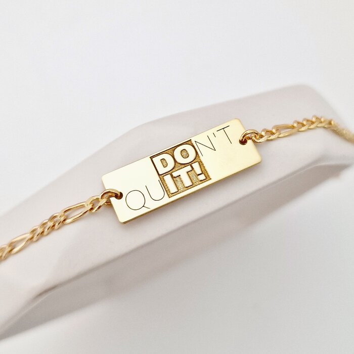 Bratara personalizata - placuta cu text personalizat Don't Quit - Argint 925 placat cu Aur Galben 18K - bratara barbati cu lant-Toate >> Argint 925 >> Bratari Argint >> Noutati