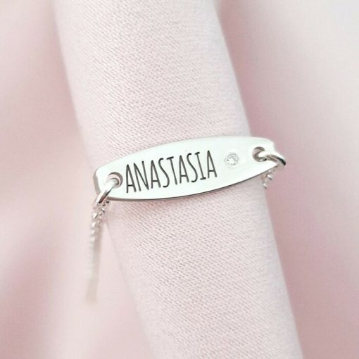 Brățară placuta personalizata cu nume de fetita – Diamant natural - Argint 925 Rodiat - Cu lantisor fata/baiat-Diamante >> Bratari Argint 925 cu Diamant natural >> Noutati