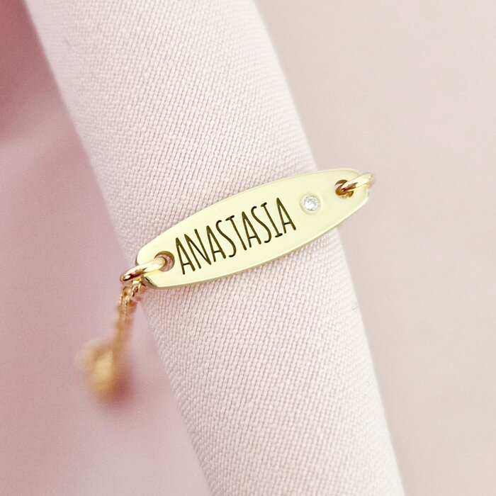 Brățară placuta personalizata cu nume de fetita – Diamant natural - Argint 925 placat cu Aur Galben 18K- Cu lantisor fata/baiat-Diamante >> Bratari Argint 925 cu Diamant natural >> Noutati