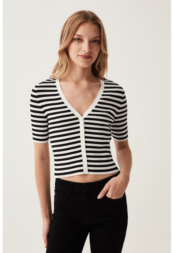 Cardigan crop cu model in dungi-FEMEI/IMBRACAMINTE/Pulovere si cardigane-IMBRACAMINTE/Pulovere si cardigane