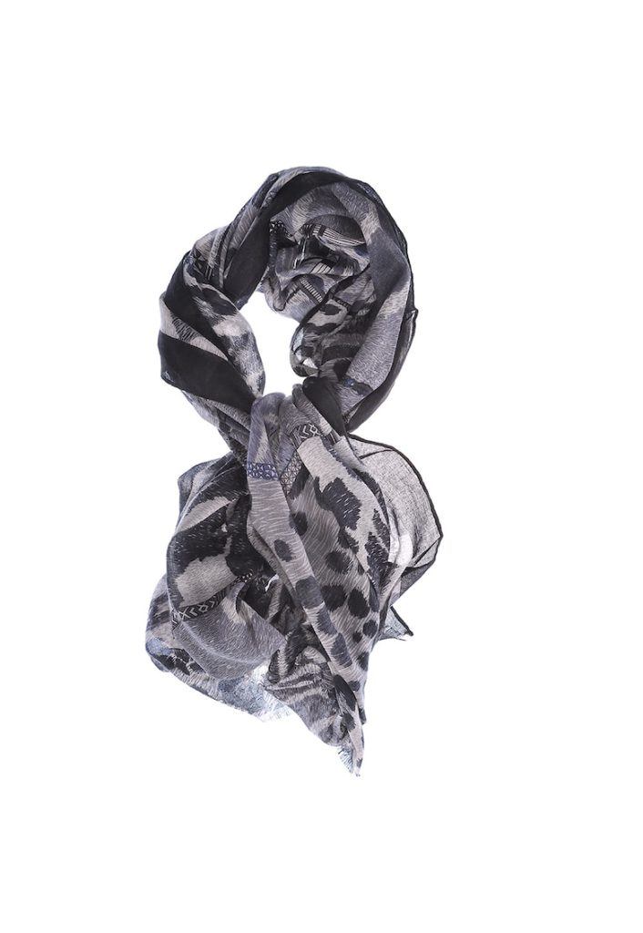Esarfa neagra cu model animal print-FEMEI/GENTI SI ACCESORII/Fulare si esarfe-GENTI SI ACCESORII/Fulare si esarfe