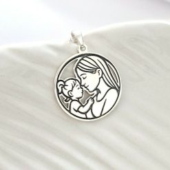 Lantisor cu medalion rotund - Dragoste pura - mama si fetita - Argint 925 - Lant forzatina-Toate >> Argint 925 >> Lantisoare Argint >> Noutati