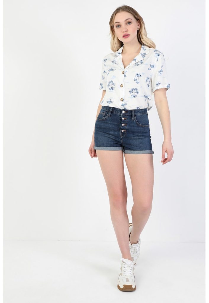 Pantaloni scurti slim fit de denim-FEMEI/IMBRACAMINTE/Blugi-IMBRACAMINTE/Blugi