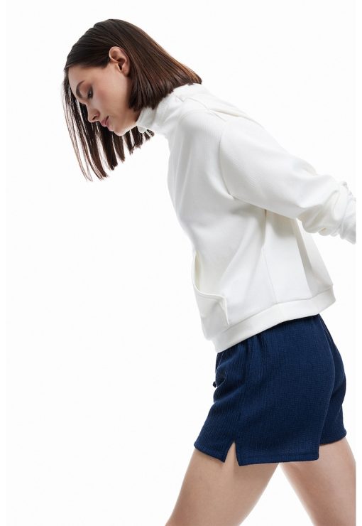 Pantaloni scurti texturati cu snur de ajustare in talie-FEMEI/IMBRACAMINTE/Pantaloni si colanti-IMBRACAMINTE/Pantaloni si colanti