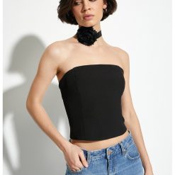 Top crop cu model uni-FEMEI/IMBRACAMINTE/Bluze-IMBRACAMINTE/Bluze