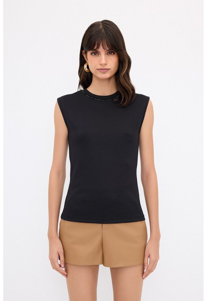 Top cu strasuri la decolteu-FEMEI/IMBRACAMINTE/Bluze-IMBRACAMINTE/Bluze