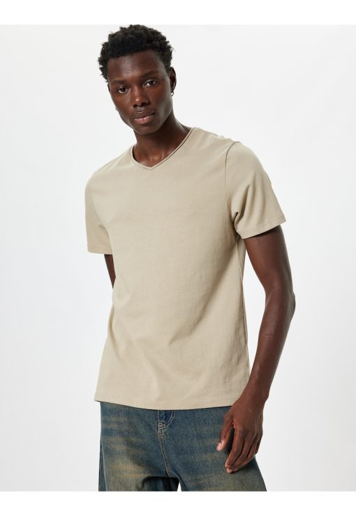 Tricou cu decolteu in V-BARBATI/IMBRACAMINTE/Tricouri si maiouri-IMBRACAMINTE/Tricouri si maiouri