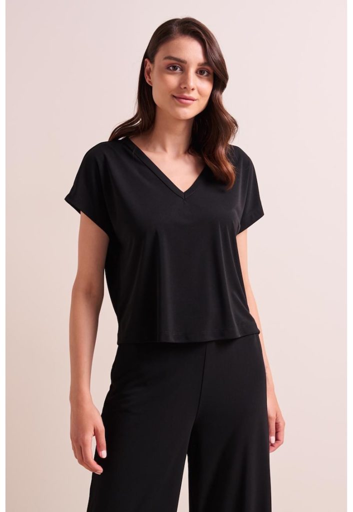 Tricou cu decolteu in V-FEMEI/IMBRACAMINTE/Tricouri si maiouri-IMBRACAMINTE/Tricouri si maiouri