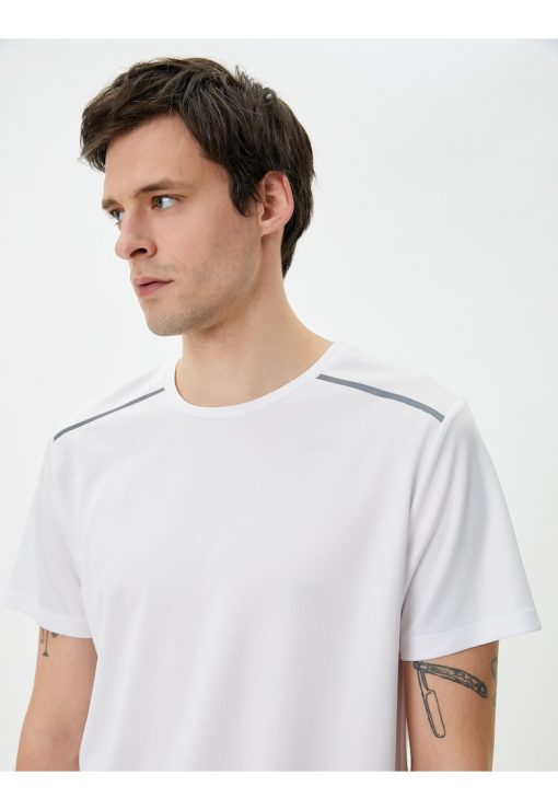Tricou cu decolteu la baza gatului-BARBATI/IMBRACAMINTE/Tricouri si maiouri-IMBRACAMINTE/Tricouri si maiouri