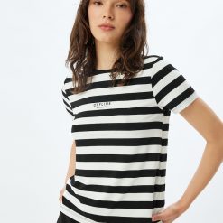 Tricou cu decolteu la baza gatului si dungi-FEMEI/IMBRACAMINTE/Tricouri si maiouri-IMBRACAMINTE/Tricouri si maiouri