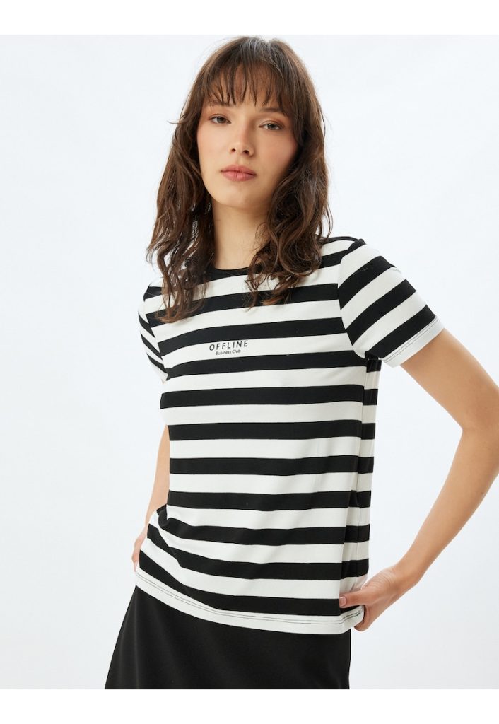 Tricou cu decolteu la baza gatului si dungi-FEMEI/IMBRACAMINTE/Tricouri si maiouri-IMBRACAMINTE/Tricouri si maiouri