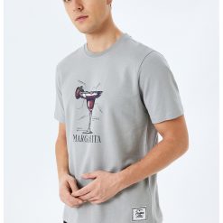 Tricou cu decolteu la baza gatului si imprimeu grafic-BARBATI/IMBRACAMINTE/Tricouri si maiouri-IMBRACAMINTE/Tricouri si maiouri