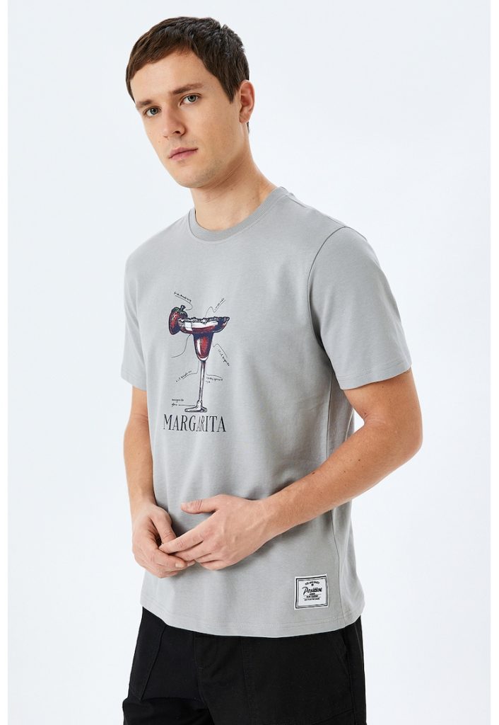 Tricou cu decolteu la baza gatului si imprimeu grafic-BARBATI/IMBRACAMINTE/Tricouri si maiouri-IMBRACAMINTE/Tricouri si maiouri