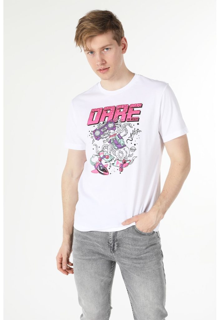Tricou cu decolteu la baza gatului si imprimeu grafic-BARBATI/IMBRACAMINTE/Tricouri si maiouri-IMBRACAMINTE/Tricouri si maiouri