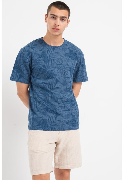 Tricou cu decolteu la baza gatului si model-BARBATI/IMBRACAMINTE/Tricouri si maiouri-IMBRACAMINTE/Tricouri si maiouri