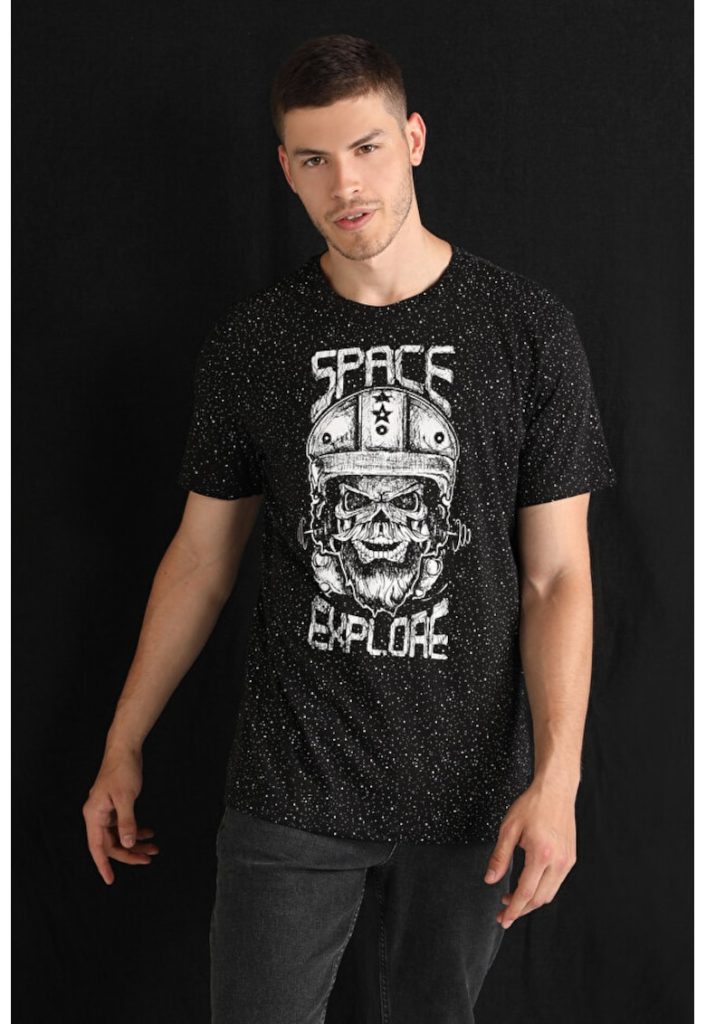 Tricou cu decolteu la baza gatului si model grafic-BARBATI/IMBRACAMINTE/Tricouri si maiouri-IMBRACAMINTE/Tricouri si maiouri