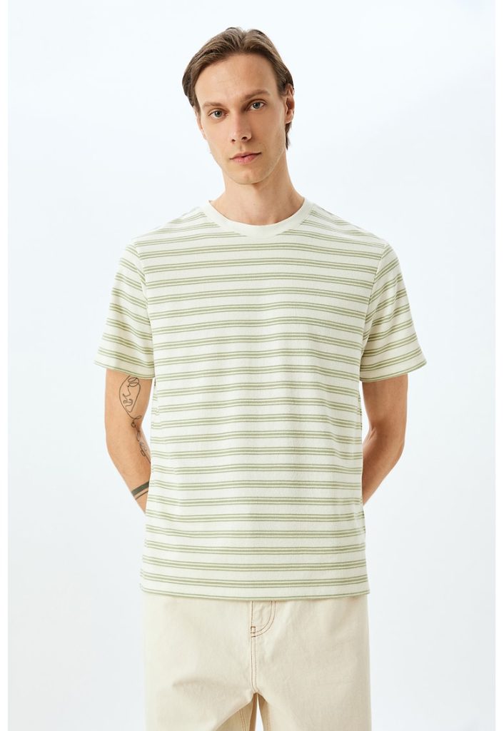 Tricou cu decolteu la baza gatului si model in dungi-BARBATI/IMBRACAMINTE/Tricouri si maiouri-IMBRACAMINTE/Tricouri si maiouri