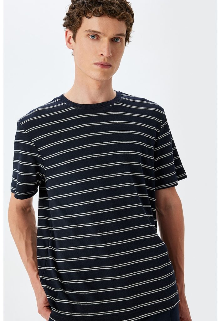 Tricou cu decolteu la baza gatului si model in dungi-BARBATI/IMBRACAMINTE/Tricouri si maiouri-IMBRACAMINTE/Tricouri si maiouri