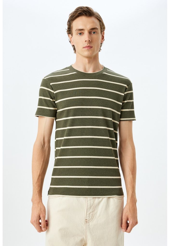 Tricou cu decolteu la baza gatului si model in dungi-BARBATI/IMBRACAMINTE/Tricouri si maiouri-IMBRACAMINTE/Tricouri si maiouri