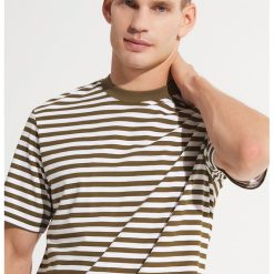 Tricou cu dungi si decolteu la baza gatului-BARBATI/IMBRACAMINTE/Tricouri si maiouri-IMBRACAMINTE/Tricouri si maiouri