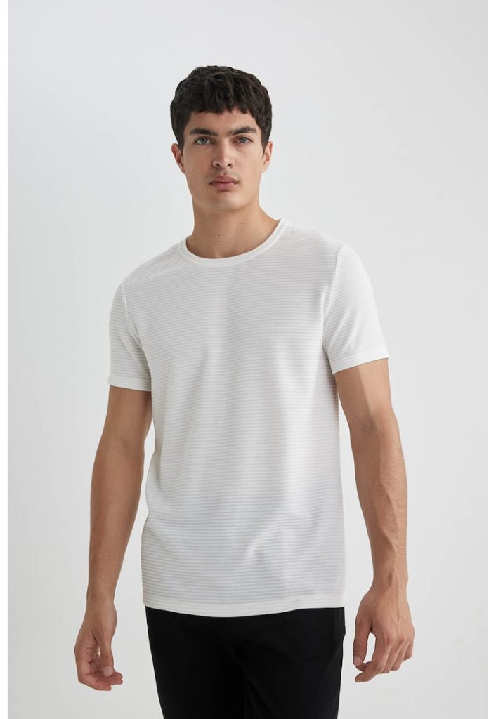 Tricou cu dungi si decolteu la baza gatului-BARBATI/IMBRACAMINTE/Tricouri si maiouri-IMBRACAMINTE/Tricouri si maiouri