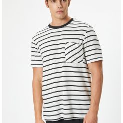 Tricou cu dungi si decolteu la baza gatului-BARBATI/IMBRACAMINTE/Tricouri si maiouri-IMBRACAMINTE/Tricouri si maiouri