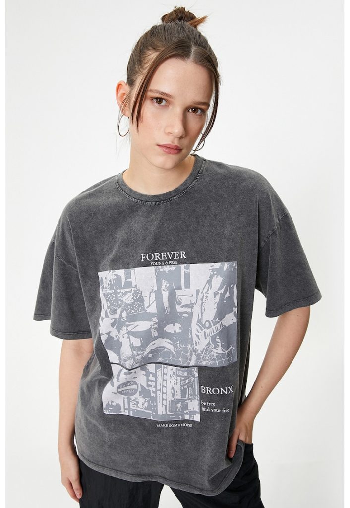 Tricou de bumbac cu model grafic-FEMEI/IMBRACAMINTE/Tricouri si maiouri-IMBRACAMINTE/Tricouri si maiouri