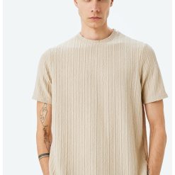Tricou regular fit cu decolteu la baza gatului-BARBATI/IMBRACAMINTE/Tricouri si maiouri-IMBRACAMINTE/Tricouri si maiouri