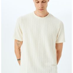 Tricou regular fit cu decolteu la baza gatului-BARBATI/IMBRACAMINTE/Tricouri si maiouri-IMBRACAMINTE/Tricouri si maiouri