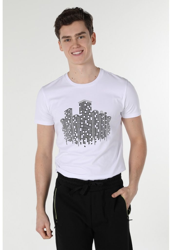 Tricou slim fit cu imprimeu grafic-BARBATI/IMBRACAMINTE/Tricouri si maiouri-IMBRACAMINTE/Tricouri si maiouri