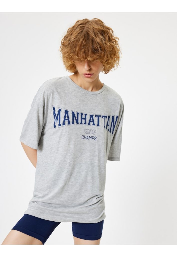 Tricou supradimensionata cu imprimeu text-FEMEI/IMBRACAMINTE/Tricouri si maiouri-IMBRACAMINTE/Tricouri si maiouri
