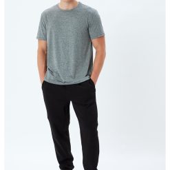 Tricou uni cu decolteu la baza gatului-BARBATI/IMBRACAMINTE/Tricouri si maiouri-IMBRACAMINTE/Tricouri si maiouri