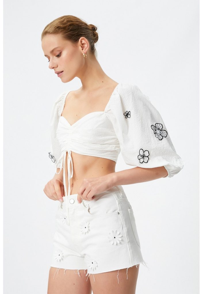 Bluza crop cu broderii-FEMEI/IMBRACAMINTE/Bluze-IMBRACAMINTE/Bluze