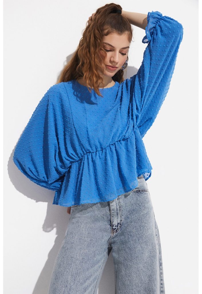 Bluza cu decolteu rotund si terminatie cu volane-FEMEI/IMBRACAMINTE/Bluze-IMBRACAMINTE/Bluze