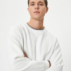 Bluza de trening cu decolteu rotund si model uni-BARBATI/IMBRACAMINTE/Hanorace-IMBRACAMINTE/Hanorace