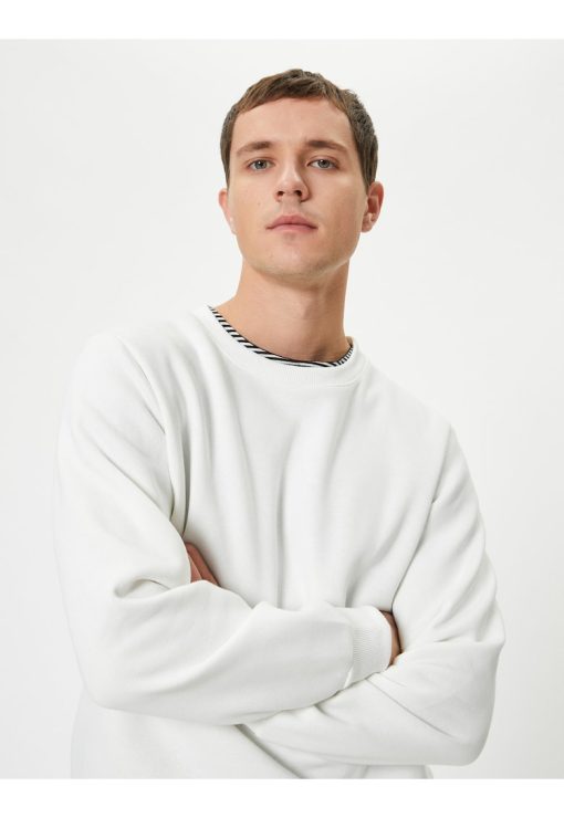 Bluza de trening cu decolteu rotund si model uni-BARBATI/IMBRACAMINTE/Hanorace-IMBRACAMINTE/Hanorace