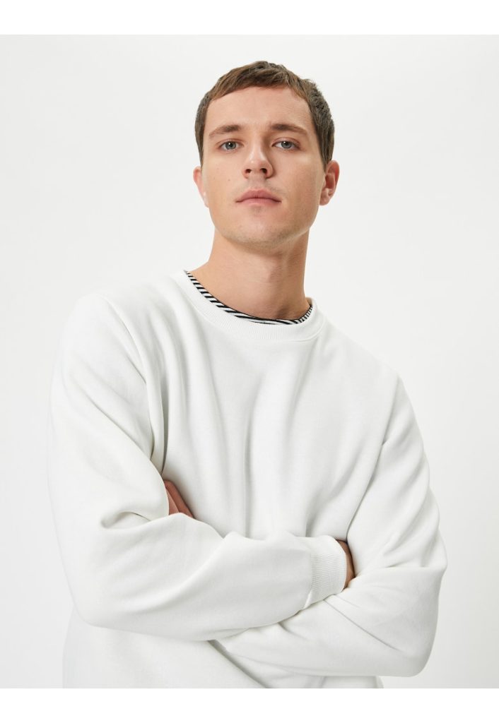 Bluza de trening cu decolteu rotund si model uni-BARBATI/IMBRACAMINTE/Hanorace-IMBRACAMINTE/Hanorace