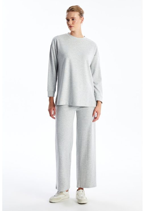 Bluza lejera cu decolteu la baza gatului-FEMEI/IMBRACAMINTE/Bluze-IMBRACAMINTE/Bluze
