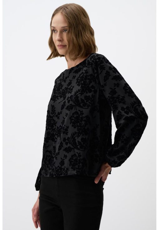 Bluza lejera cu model floral-FEMEI/IMBRACAMINTE/Bluze-IMBRACAMINTE/Bluze