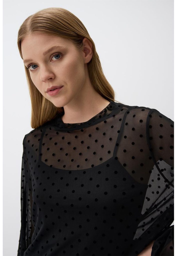 Bluza semi-transparenta cu buline-FEMEI/IMBRACAMINTE/Bluze-IMBRACAMINTE/Bluze