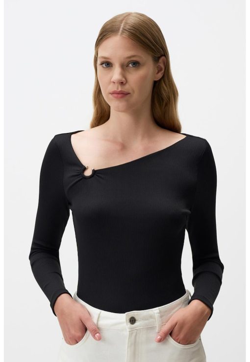Bluza slim fit cu decolteu asimetric-FEMEI/IMBRACAMINTE/Bluze-IMBRACAMINTE/Bluze
