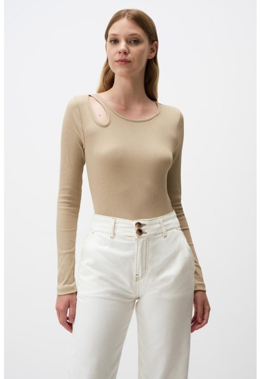 Bluza slim fit cu decupaj-FEMEI/IMBRACAMINTE/Bluze-IMBRACAMINTE/Bluze
