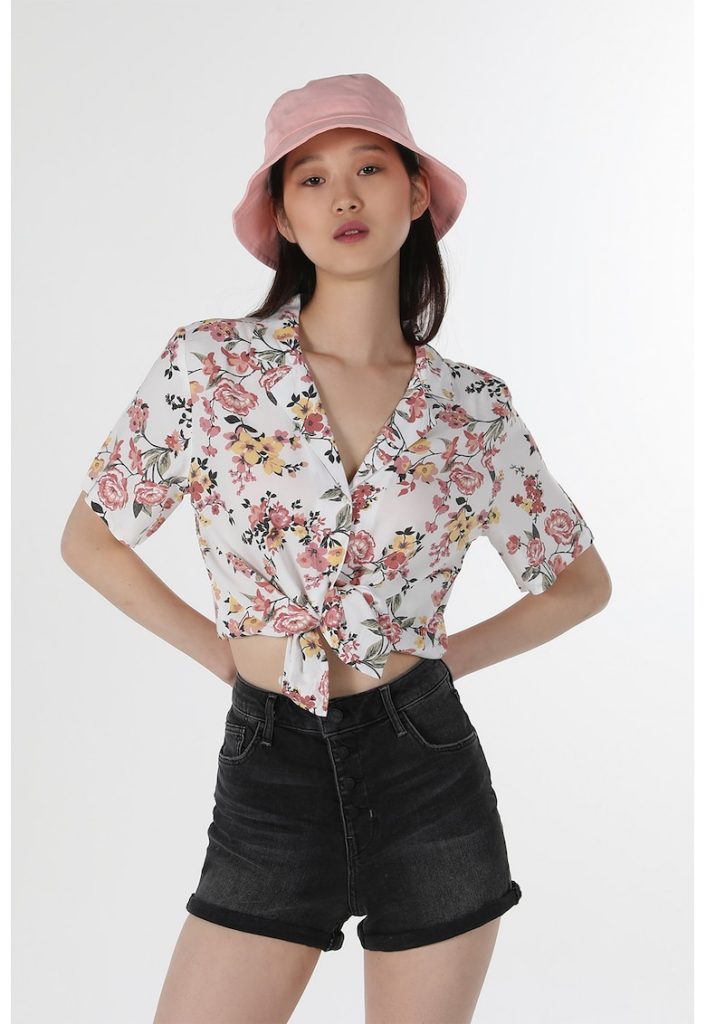Camasa crop regular fit cu maneci scurte si model floral-FEMEI/IMBRACAMINTE/Camasi-IMBRACAMINTE/Camasi