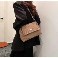 Bej-Femei-Genti dama