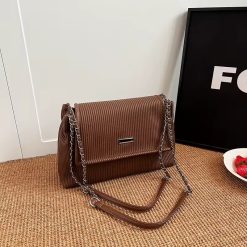 Maro-Femei-Genti dama