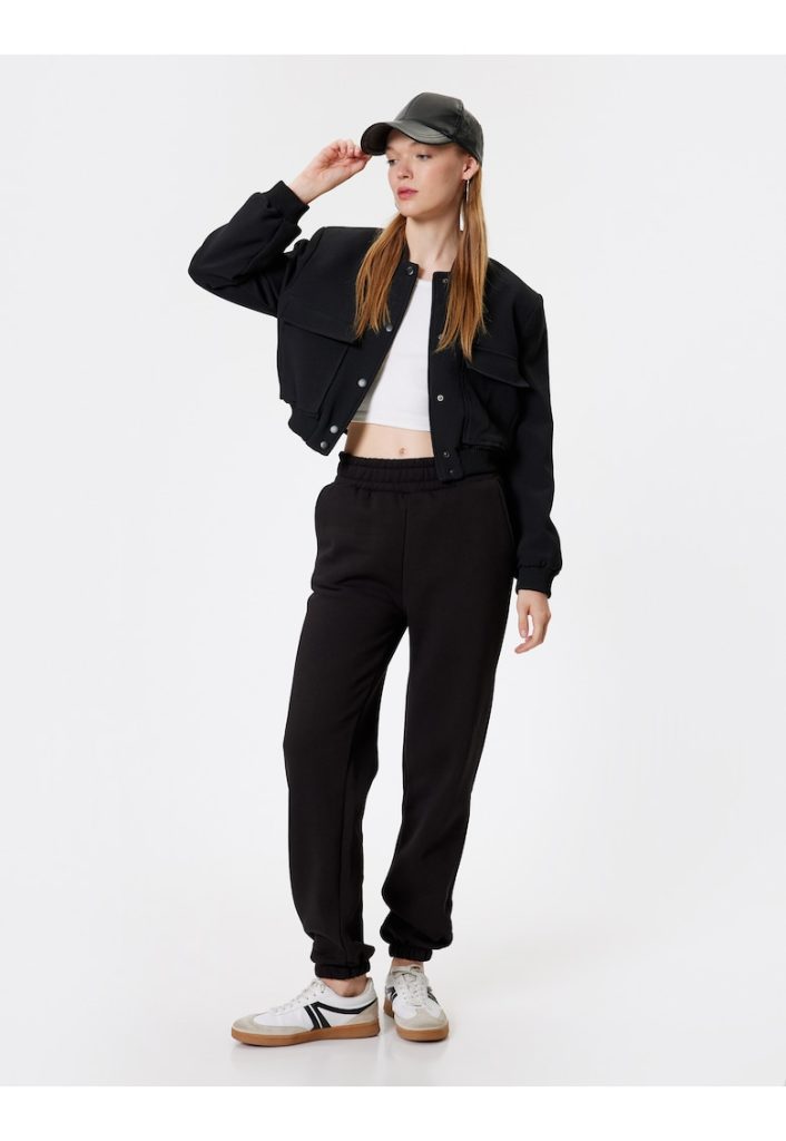 Pantaloni de trening relaxed fit cu model uni-FEMEI/IMBRACAMINTE/Pantaloni si colanti-IMBRACAMINTE/Pantaloni si colanti
