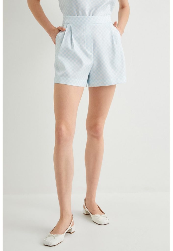 Pantaloni scurti in carouri cu pliuri frontale-FEMEI/IMBRACAMINTE/Pantaloni si colanti-IMBRACAMINTE/Pantaloni si colanti