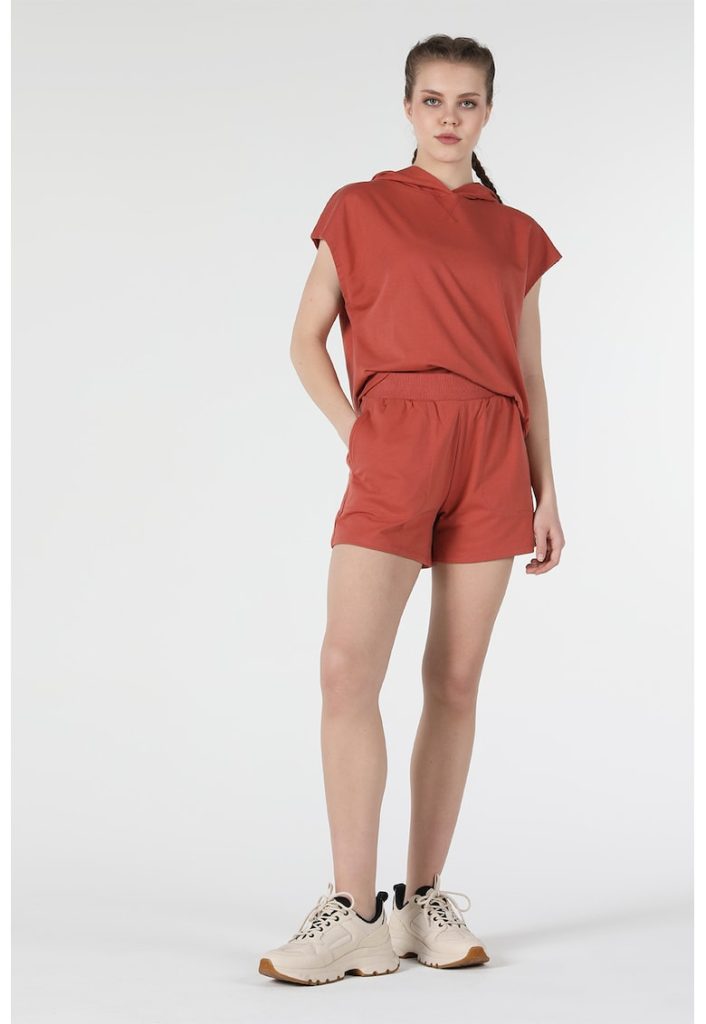 Pantaloni scurti regular fit cu buzunare laterale-FEMEI/IMBRACAMINTE/Pantaloni si colanti-IMBRACAMINTE/Pantaloni si colanti